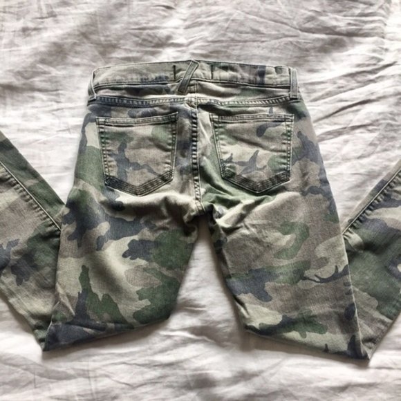 ELIZABETH & JAMES Ozzy Camo Skinny Jeans {C31} - Picture 5 of 11